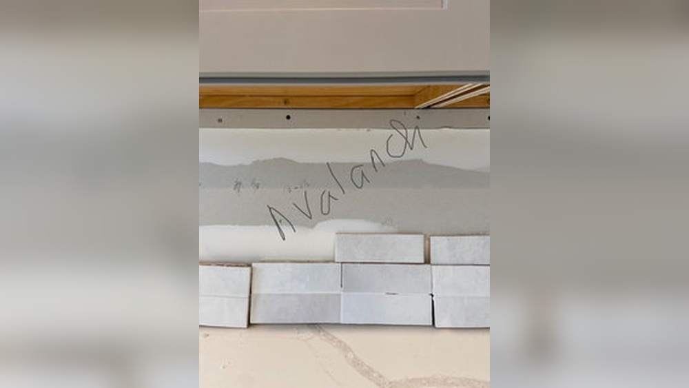 Mapei Avalanche Vs Mapei White