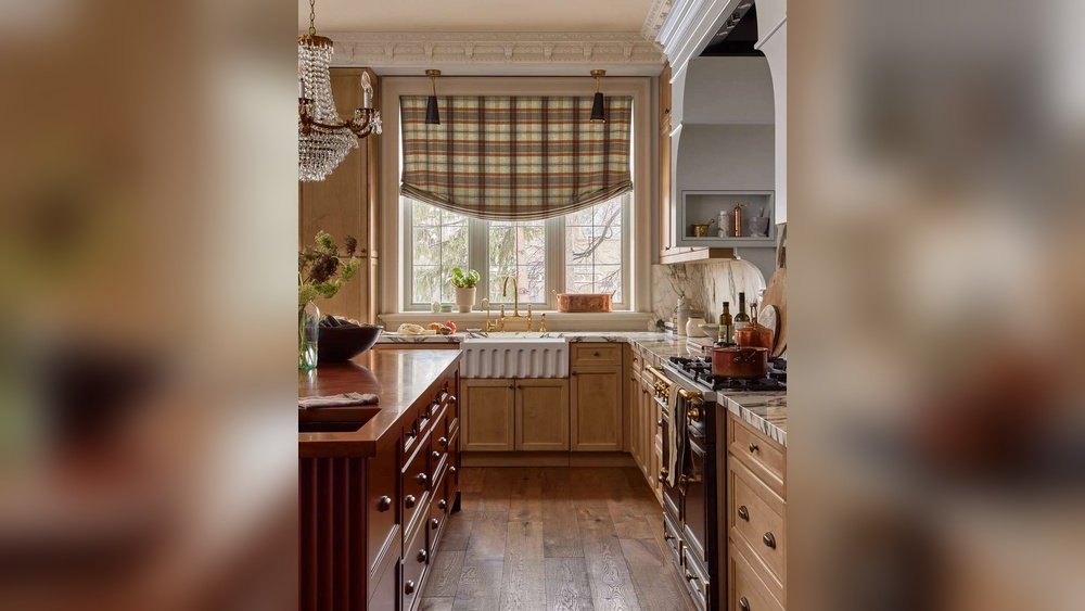 How To Decorate A Kitchen Window