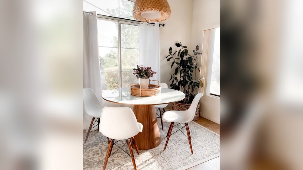 How To Decorate Round Kitchen Table
