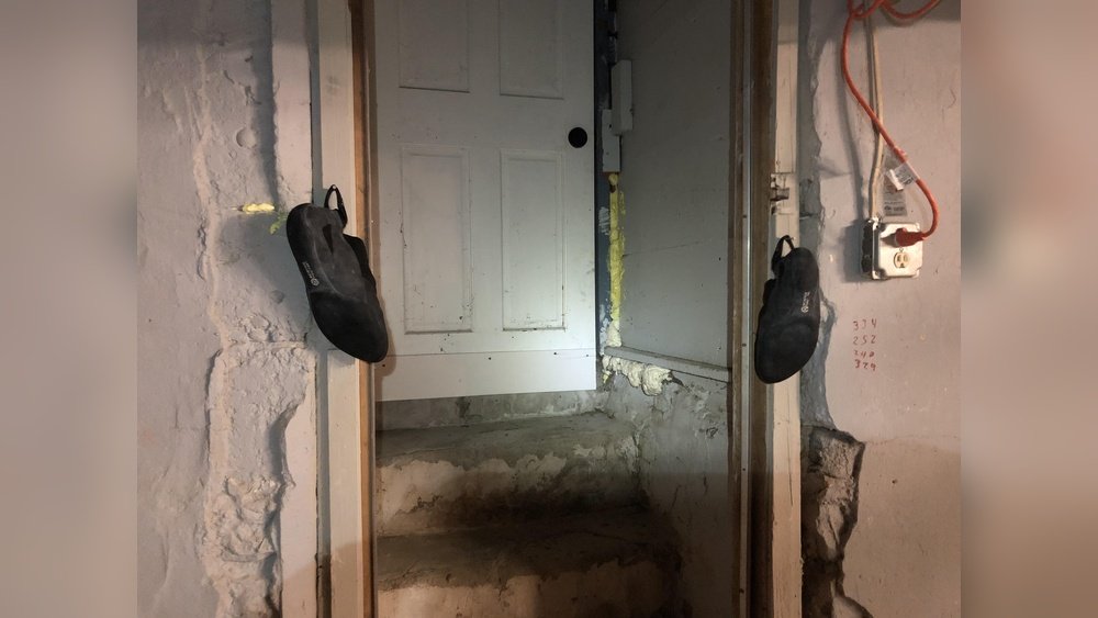 Concrete Dust Coming From Wall