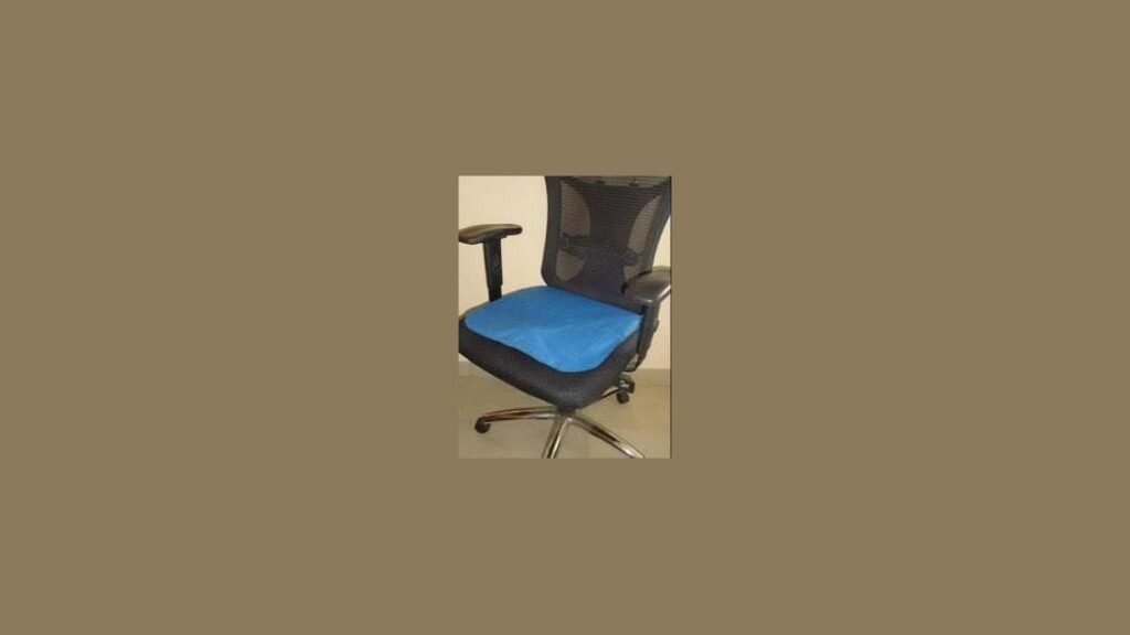A modern ergonomic office chair designed to provide comfort and reduce heat buildup.