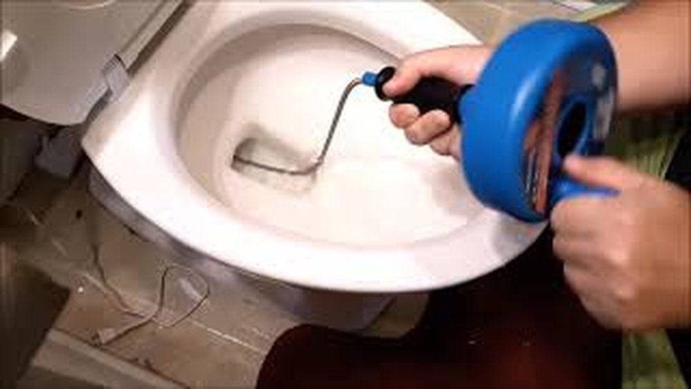 How To Use A Drum Auger On A Toilet